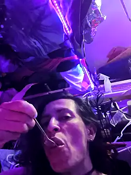 Snapshot of gurlnips chatting on 03.31.26 gurlnips online show from 03.31.26