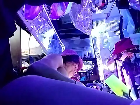 Snapshot of gurlnips chatting on 04.09.26 gurlnips online show from 04.09.26