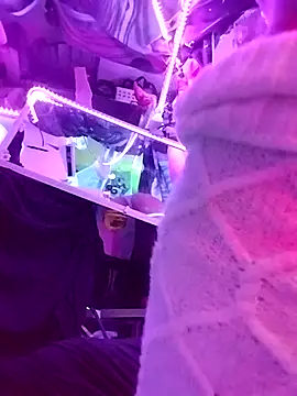 Snapshot of gurlnips chatting on 04.10.26 gurlnips online show from 04.10.26