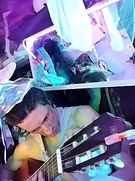 Snapshot of gurlnips chatting on 04.12.26 gurlnips online show from 04.12.26