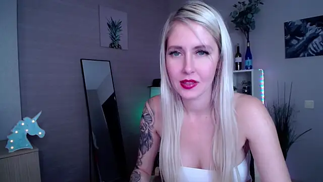 Snapshot of Mermaid_N chatting on 12.06.24 Mermaid N online show from 12.06.24