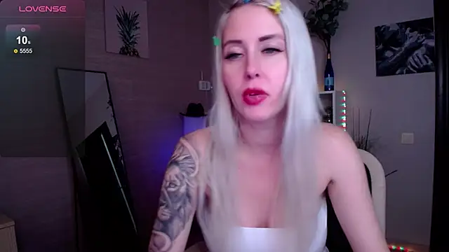 Snapshot of Mermaid_N chatting on 01.27.25 Mermaid N online show from 01.27.25