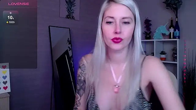 Snapshot of Mermaid_N chatting on 02.14.25 Mermaid N online show from 02.14.25