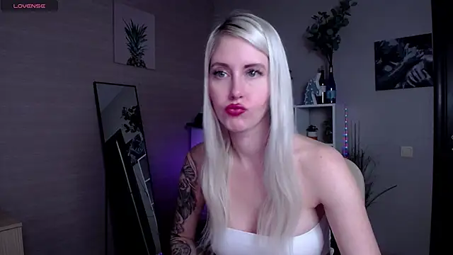 Snapshot of Mermaid_N chatting on 02.20.25 Mermaid N online show from 02.20.25