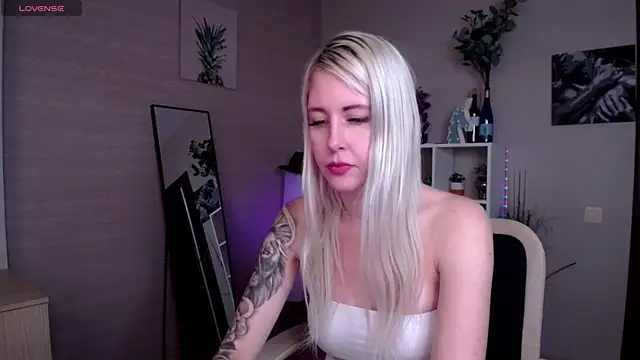 Snapshot of Mermaid_N chatting on 02.20.25 Mermaid N online show from 02.20.25