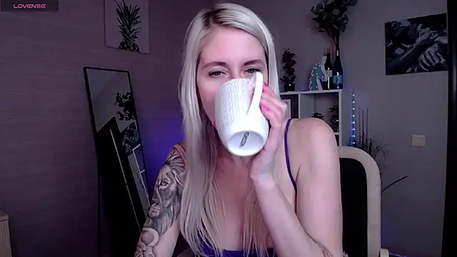 Snapshot of Mermaid_N chatting on 02.21.25 Mermaid N online show from 02.21.25