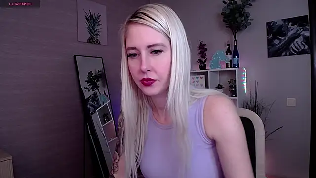 Snapshot of Mermaid_N chatting on 03.11.25 Mermaid N online show from 03.11.25