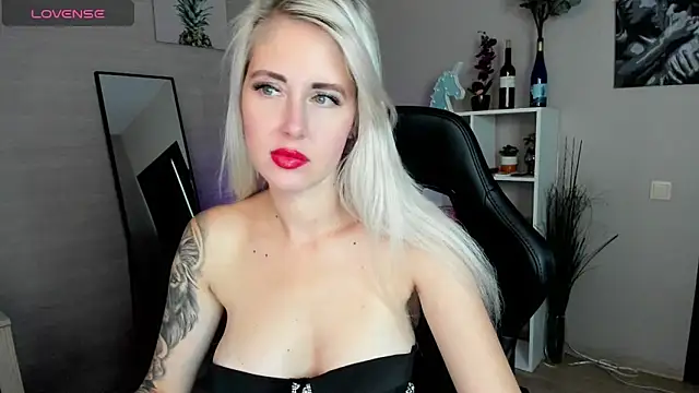 Snapshot of Mermaid_N chatting on 09.16.25 Mermaid N online show from 09.16.25