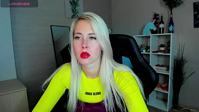 Snapshot of Mermaid_N chatting on 09.22.25 Mermaid N online show from 09.22.25