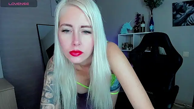 Snapshot of Mermaid_N chatting on 09.26.25 Mermaid N online show from 09.26.25