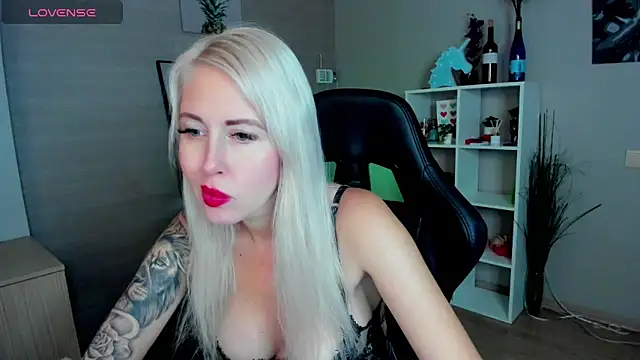 Snapshot of Mermaid_N chatting on 09.30.25 Mermaid N online show from 09.30.25