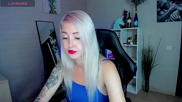 Snapshot of Mermaid_N chatting on 10.06.25 Mermaid N online show from 10.06.25