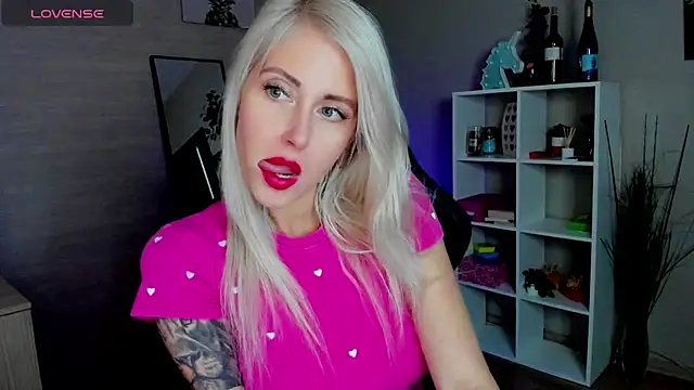 Snapshot of Mermaid_N chatting on 10.08.25 Mermaid N online show from 10.08.25