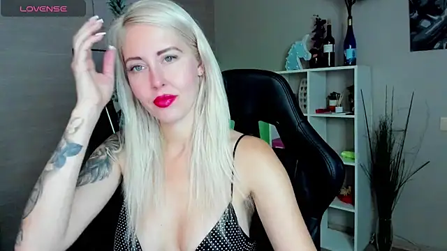 Snapshot of Mermaid_N chatting on 10.10.25 Mermaid N online show from 10.10.25