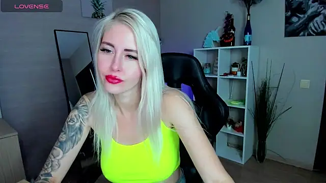 Snapshot of Mermaid_N chatting on 10.23.25 Mermaid N online show from 10.23.25