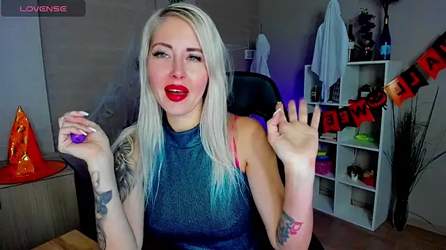 Snapshot of Mermaid_N chatting on 10.27.25 Mermaid N online show from 10.27.25