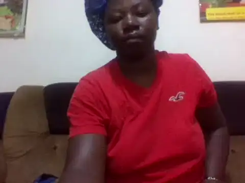 Snapshot of sexie_berrie chatting on 02.14.25 sexie berrie online show from 02.14.25