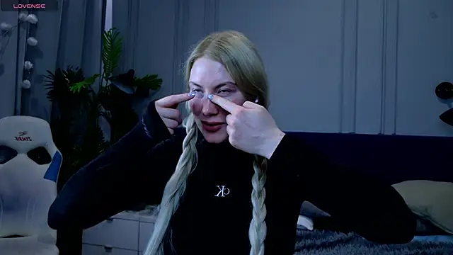 Liv Fay online show from 01.24.25