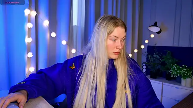 Liv Fay online show from 02.12.25