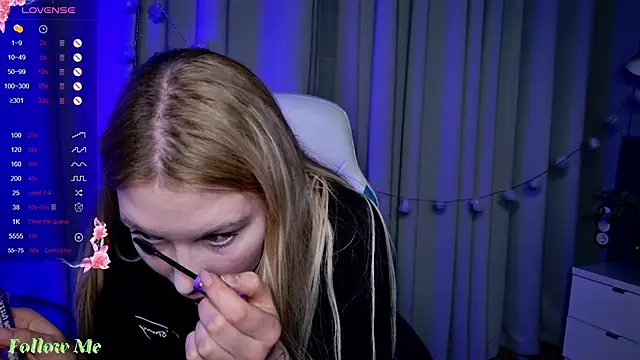 Liv Fay online show from 02.19.25