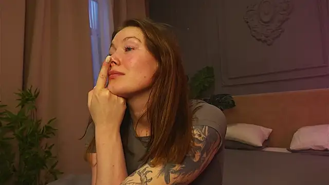 Liv Fay online show from 10.11.25