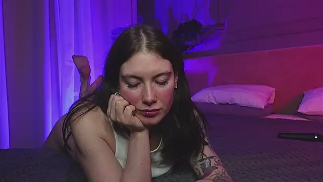 Liv Fay online show from 11.13.25