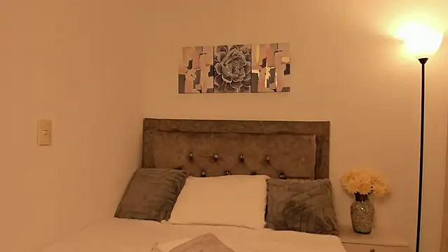 Snapshot of DarlinJones chatting on 01.09.25 DarlinJones online show from 01.09.25