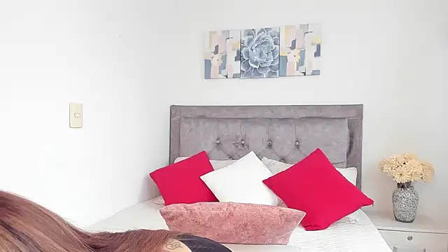 Snapshot of DarlinJones chatting on 02.22.25 DarlinJones online show from 02.22.25