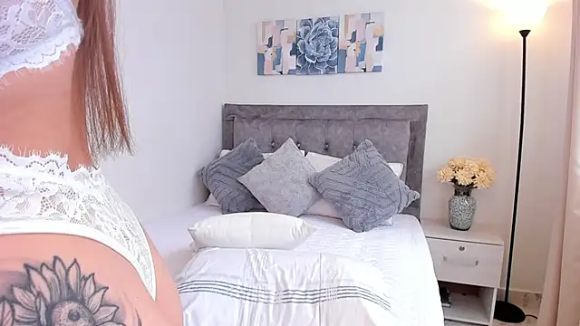 Snapshot of DarlinJones chatting on 09.29.25 DarlinJones online show from 09.29.25