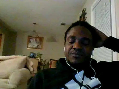 Snapshot of Hugedick0071 chatting on 01.10.25 Hugedick0071 online show from 01.10.25