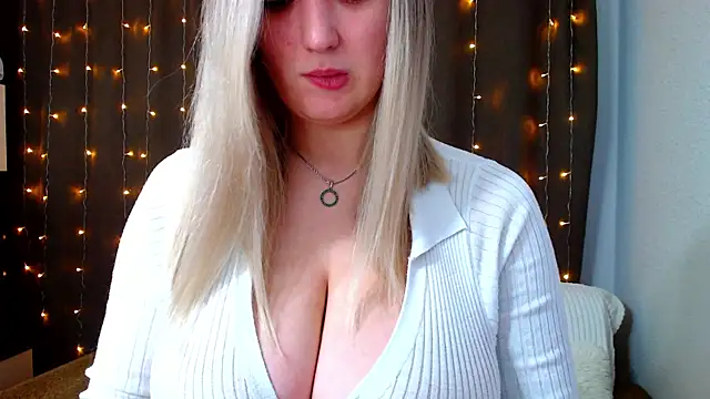 Snapshot of JessRosen chatting on 01.19.25 JessRosen online show from 01.19.25