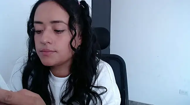 jjulietha95 online show from 01.31.25