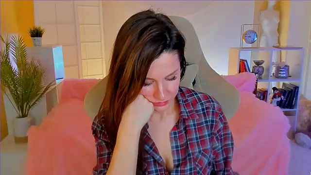 April o Nill online show from 01.23.25