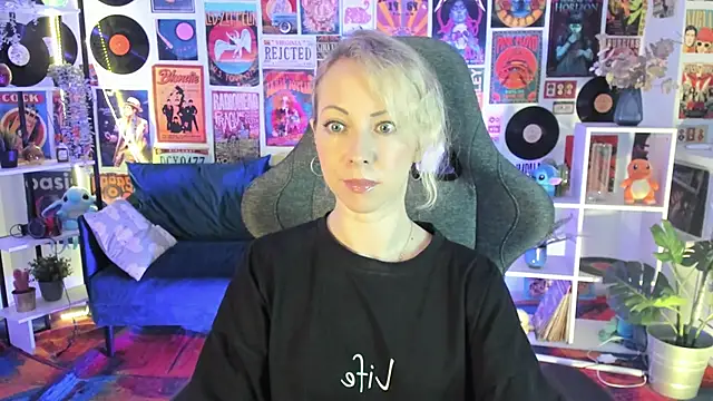 LylithSkye online show from 01.18.25