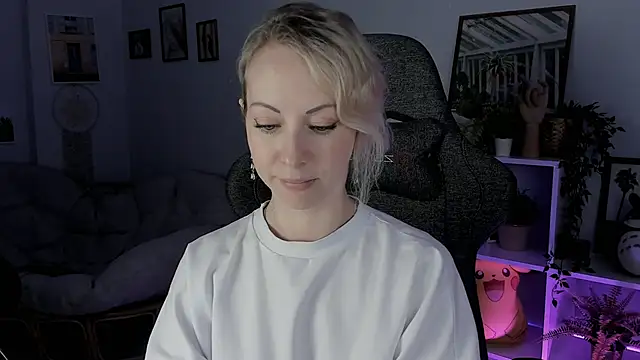 LylithSkye online show from 01.30.25