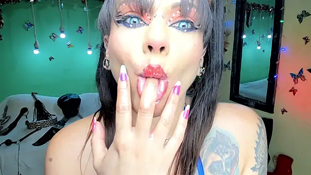 Snapshot of angelina_james_ chatting on 05.29.26 angelina james online show from 05.29.26