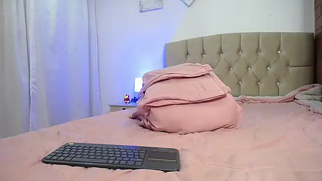 Snapshot of zoe_alanaa chatting on 02.02.25 zoe alanaa online show from 02.02.25