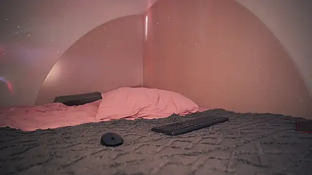 Snapshot of Leona_Mell chatting on 03.05.25 Leona Mell online show from 03.05.25