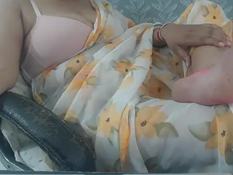 Snapshot of cute-priy chatting on 07.28.26 cute-priy online show from 07.28.26