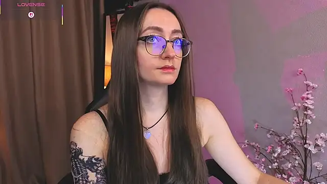 Snapshot of ShiroHeby chatting on 10.30.25 ShiroHeby online show from 10.30.25