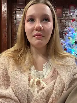Snapshot of AliceMorr chatting on 12.27.24 AliceMorr online show from 12.27.24