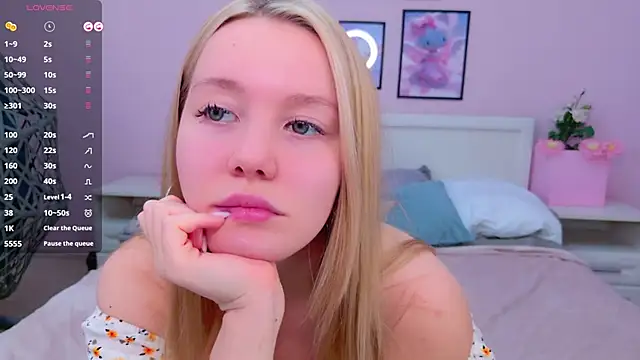 Snapshot of AliceMorr chatting on 01.24.25 AliceMorr online show from 01.24.25