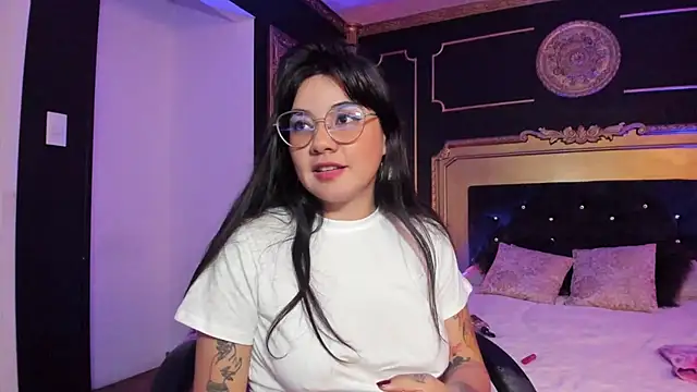 Snapshot of JeyLee chatting on 02.19.25 JeyLee online show from 02.19.25