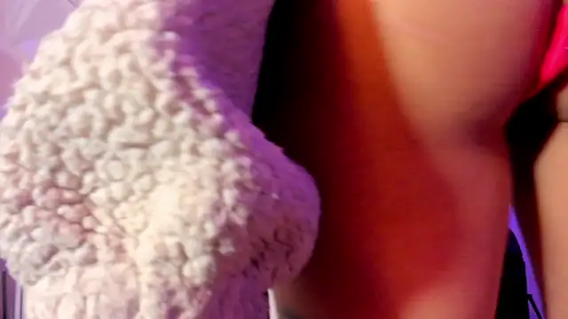 Snapshot of JeyLee chatting on 03.06.25 JeyLee online show from 03.06.25