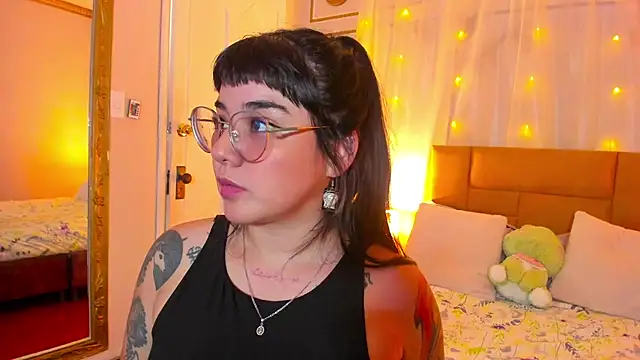 Snapshot of JeyLee chatting on 03.13.25 JeyLee online show from 03.13.25