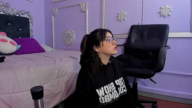 Snapshot of JeyLee chatting on 09.30.25 JeyLee online show from 09.30.25