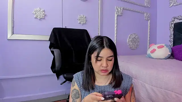 Snapshot of JeyLee chatting on 11.04.25 JeyLee online show from 11.04.25