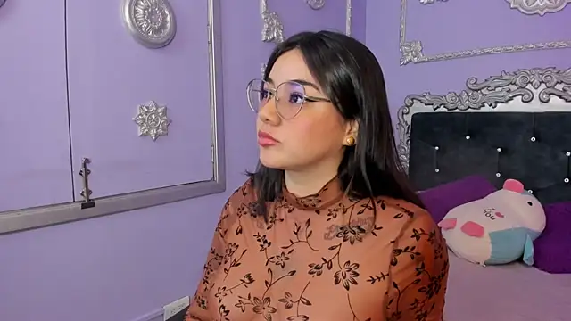 Snapshot of JeyLee chatting on 11.13.25 JeyLee online show from 11.13.25