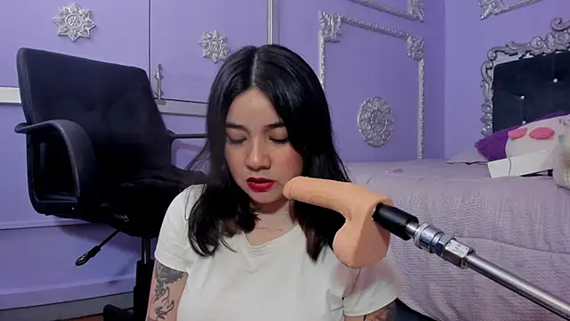 Snapshot of JeyLee chatting on 11.24.25 JeyLee online show from 11.24.25