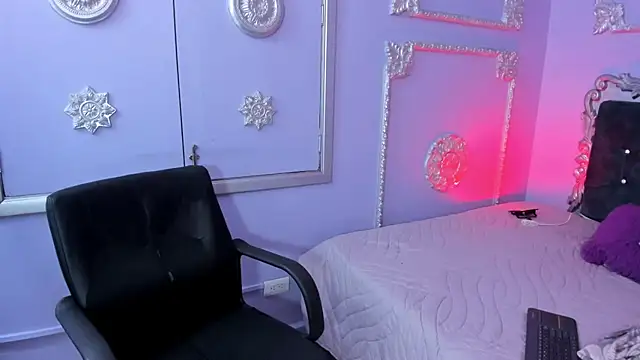 Snapshot of JeyLee chatting on 11.28.25 JeyLee online show from 11.28.25